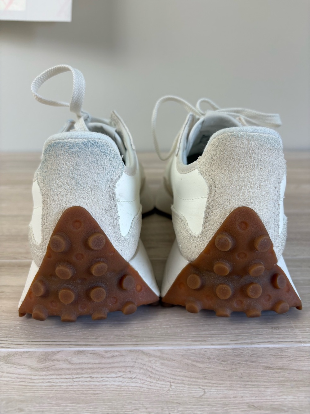 New Balance 327 Sneakers Size 8 Linen & Sea Salt Worn Once Clean Girl Neutral - Picture 9 of 10